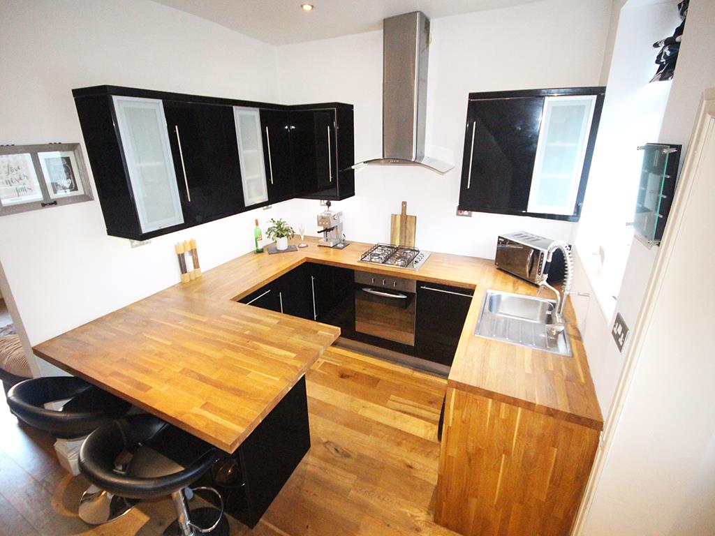 2 bedroom mid terrace house For Sale in Burnley - IMG_1099.jpg